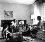 Family_watching_tv_in_the_1950s_1