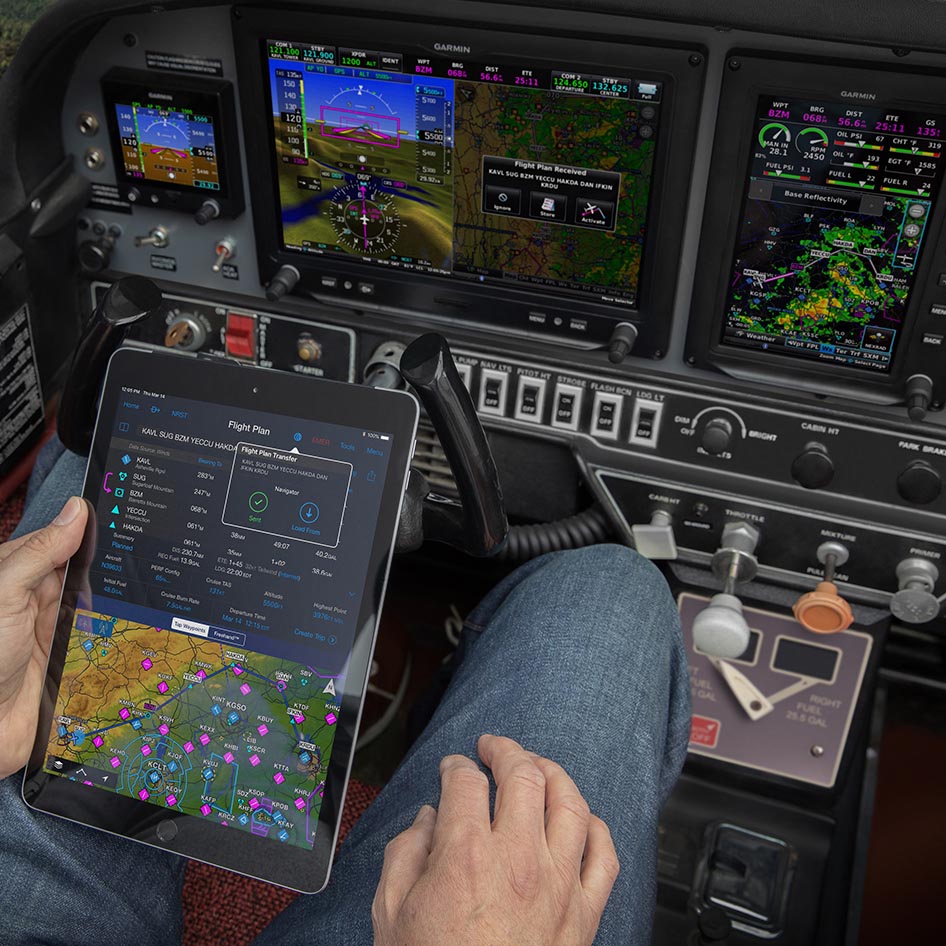 Pilot with iPad display Garmin Pilot in cockpit