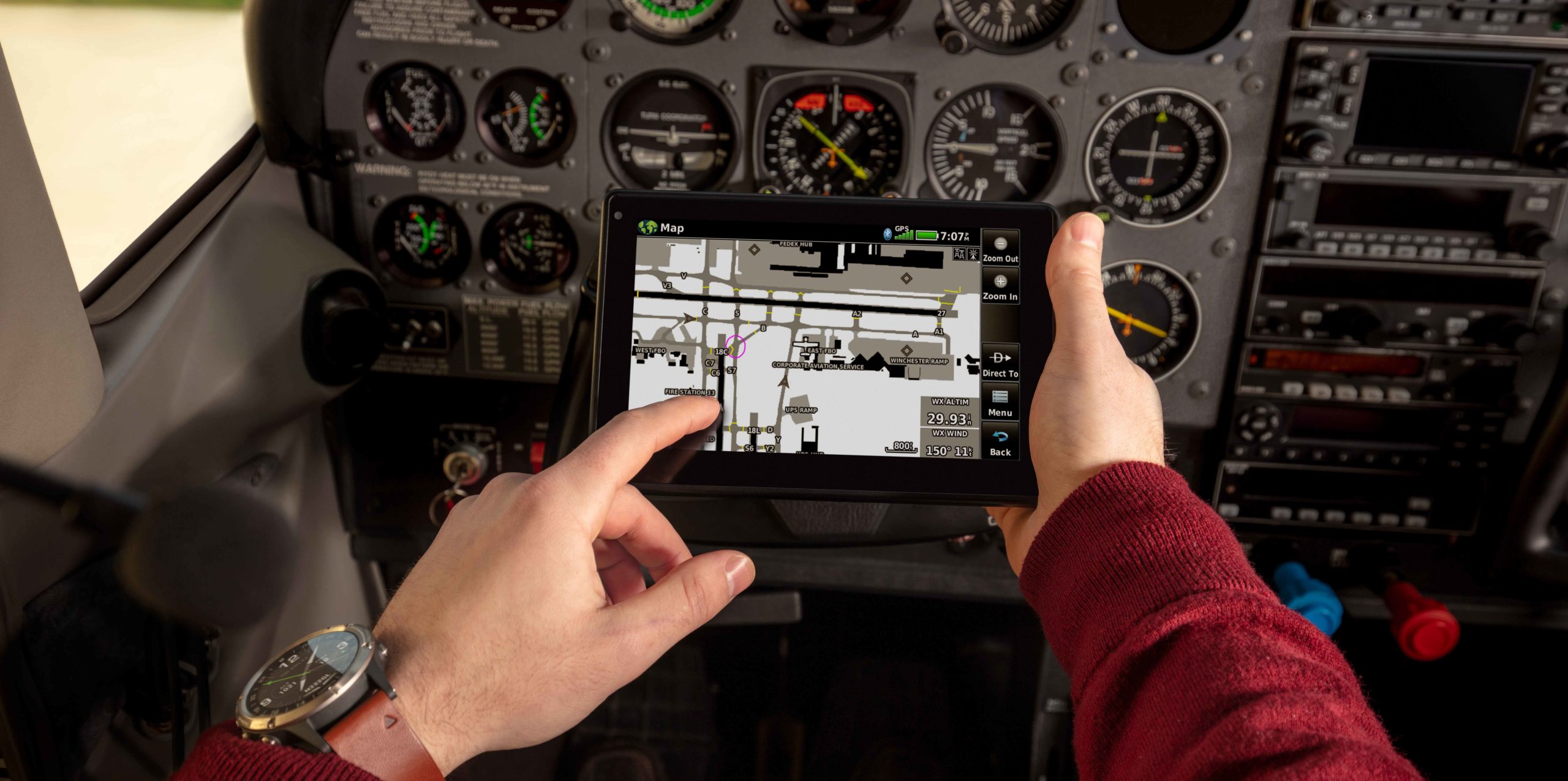 aera 760 portable in pilot's hands in airplane cockpit, showing SafeTaxi feature