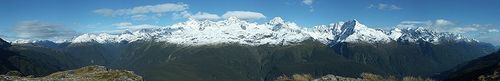 800px-Panoramic_mountain_view_from_the_Routeburn_Track
