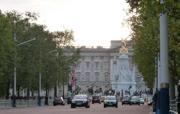 London-buckingham-palace-from-the-mall