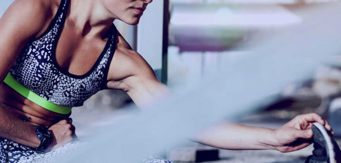femme faisant du stretching