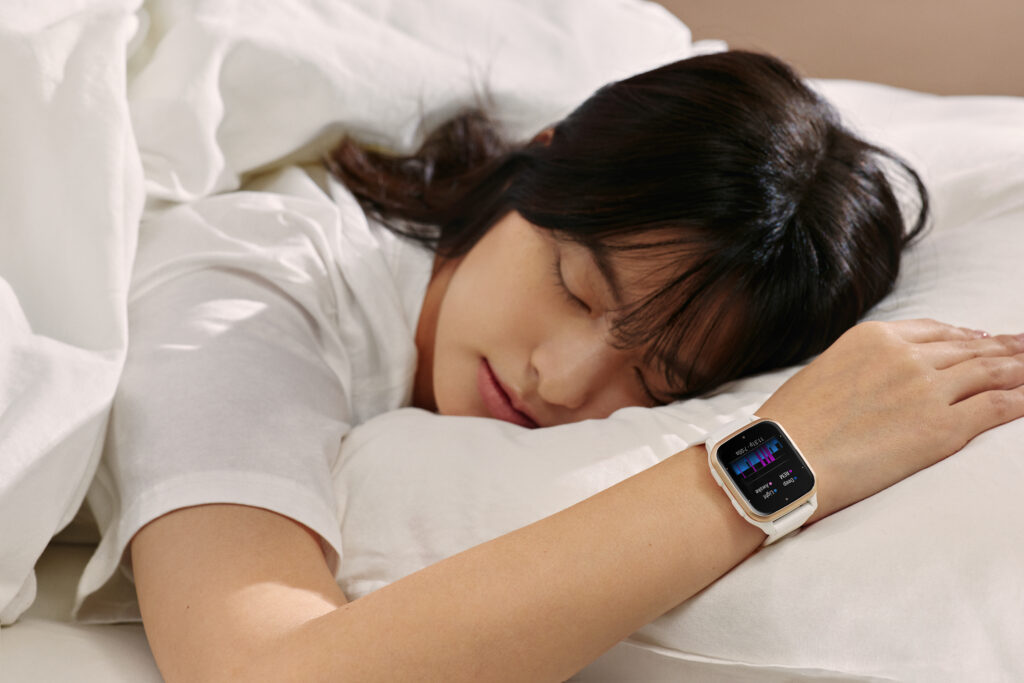 Skor tidur akan muncul setelah Anda bangun pagi dengan memakai jam tangan Garmin di pergelangan tangan Anda