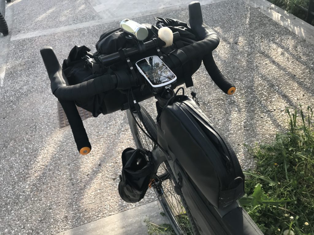 Bikers in cresta - Bikepacking - Edge 1030