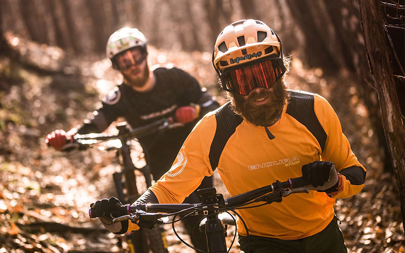 Negozio online Abbigliamento MTB: come vestirsi per andare in mountain bike  Ciclotrabocchi