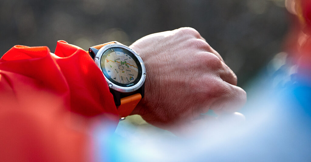 fenix GPS outdoor smartwatch van Garmin om pols. 
